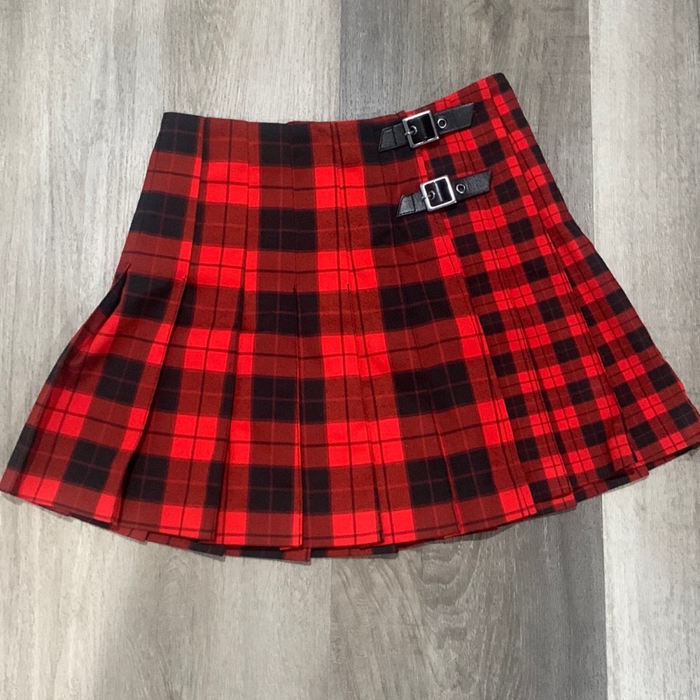 In ver good condition has never been worn before and colors are red and black